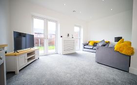 3 Bedroom House In Birmingham City Centre - Sleeps 6